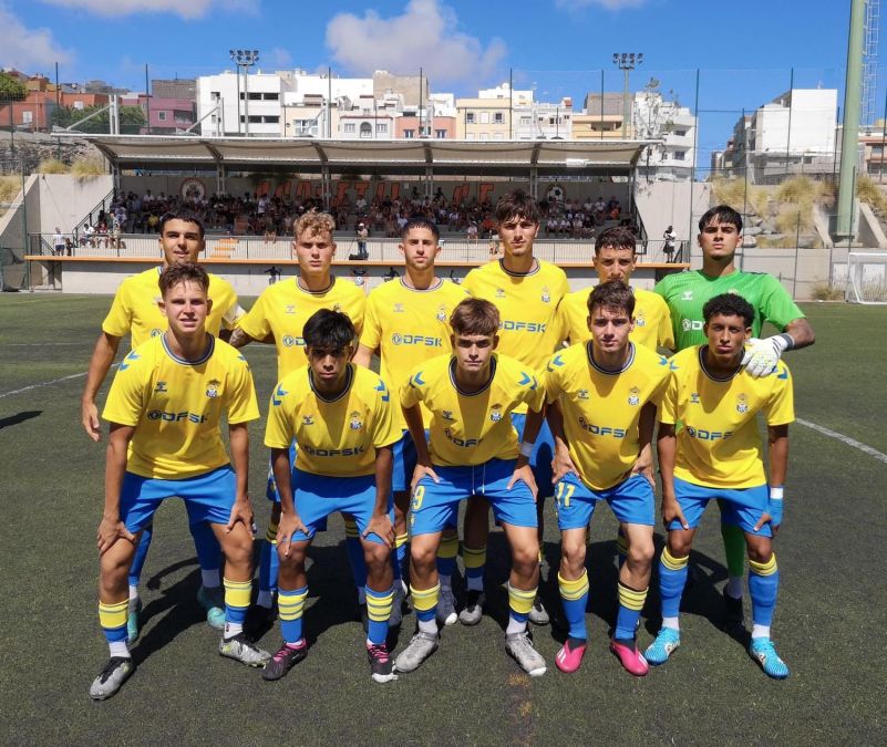 El internacional Isma Hernández firma y debuta con el juvenil de la UD