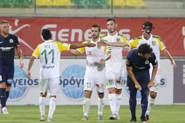 Jorge reaparece con máscara y anota en la victoria del AEK 