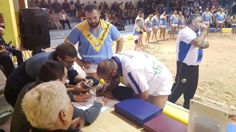 La final de Liga, en un lío imponente