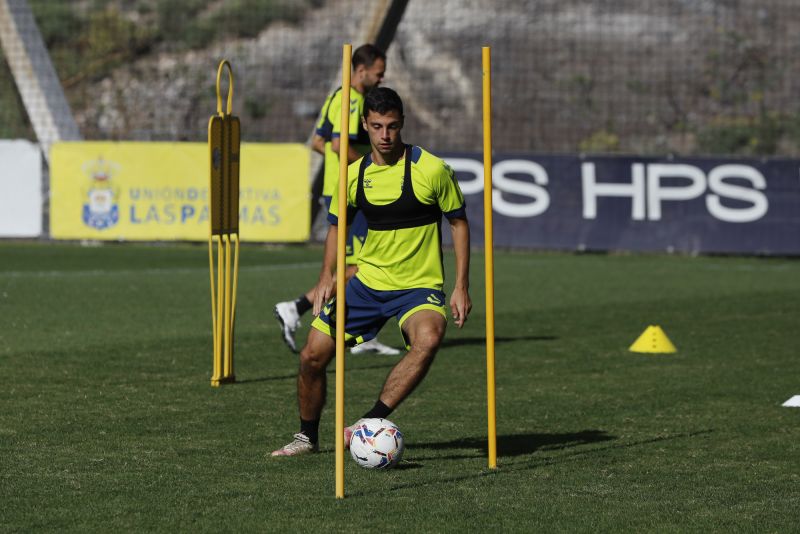 Mel cita a 26 jugadores, aún sin Araujo, Ruiz y Pejiño