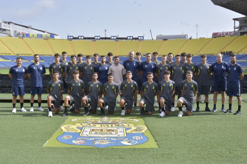 Moleiro 'corta la cinta' del Juvenil C de la UD Las Palmas