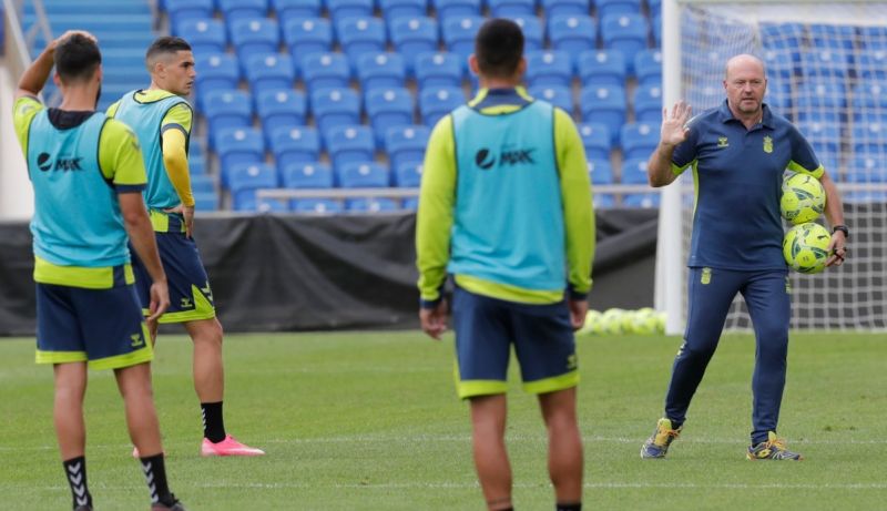 "Desde que llegué han pasado 7 entrenadores por el Tenerife"