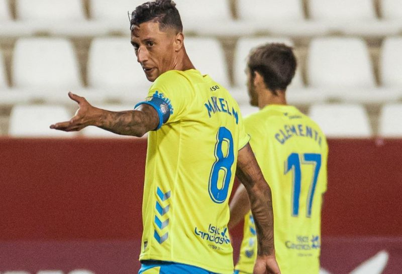 "Tengo contrato temporada y media más; no me planteo salir"