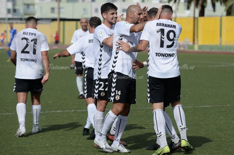 Guía y Arucas animan la pelea por la permanencia