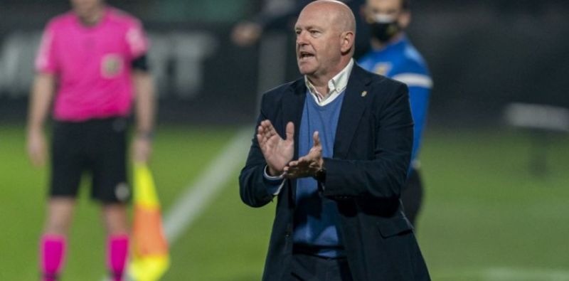 "Me muerdo la lengua (...) El árbitro me amenaza, me coarta"