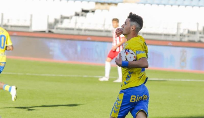 3-1: Un regalo del árbitro y dos de los amarillos