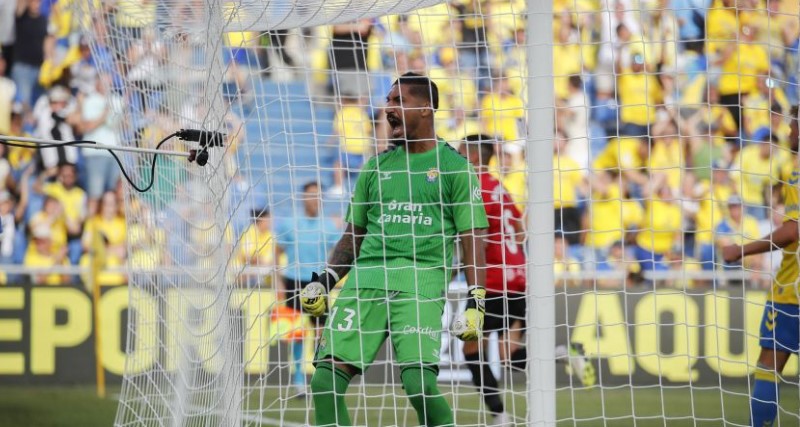 Álvaro Valles muestra dotes 'a lo Fillol'