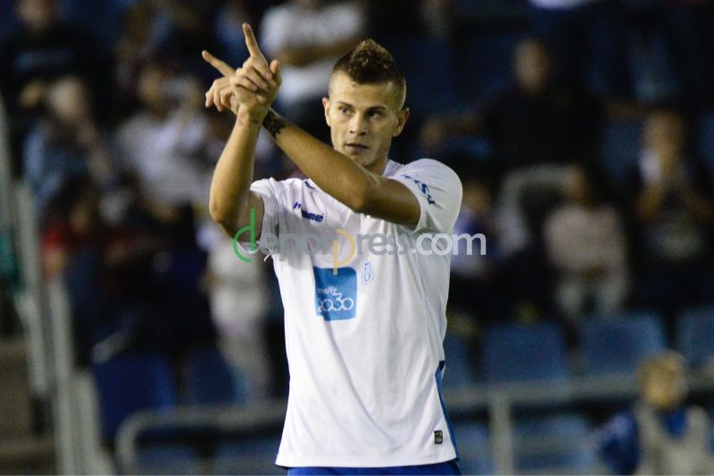 2-2: Longo salva los muebles al Tenerife