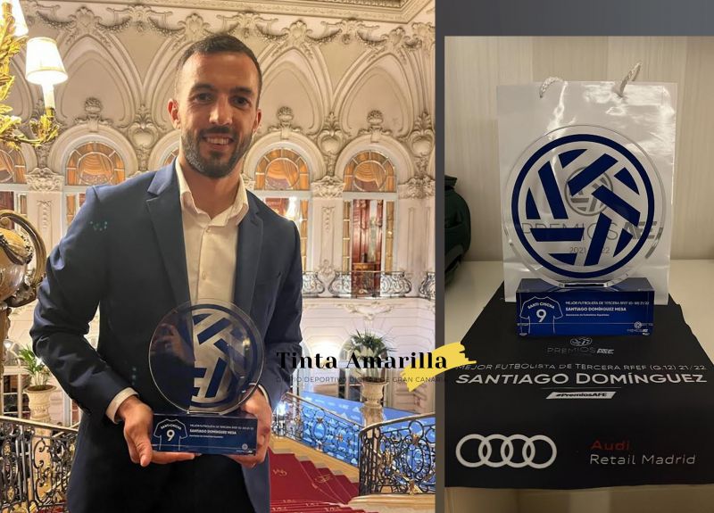 Santi Domínguez, con su trofeo de los premios AFE