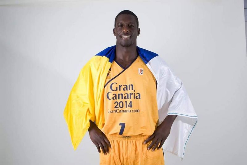 El Granca retira el dorsal 7 de Savané