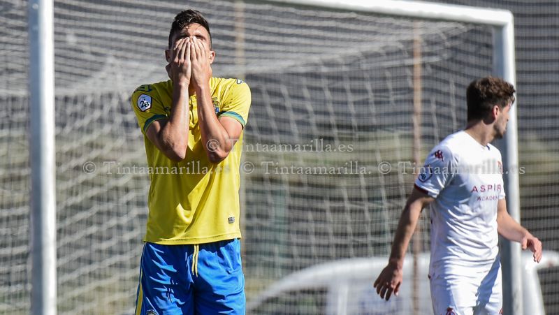 1-1: El árbitro regala una vida a la Cultural