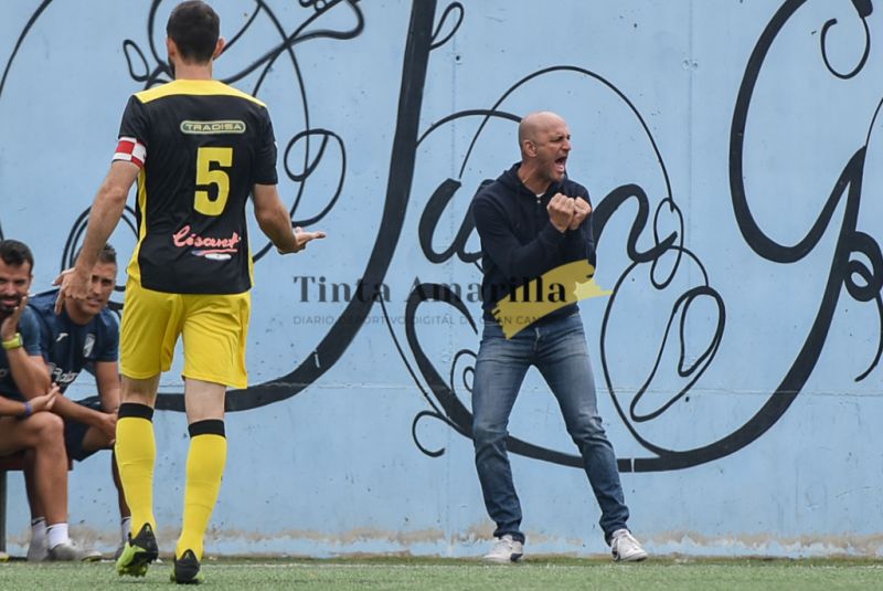 "Tengo que felicitar a mis jugadores porque son unos titanes"