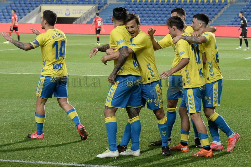 La UD podría iniciar la Liga como local por una propuesta del Tenerife