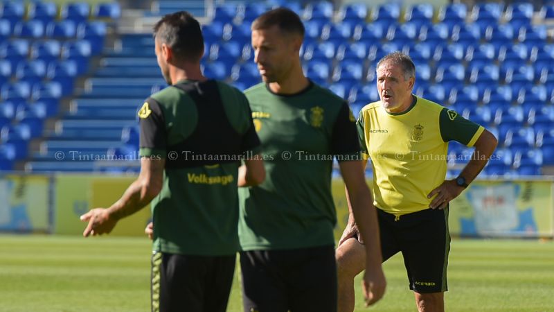 Herrera admite que "dos o tres chicos del filial valen la pena"