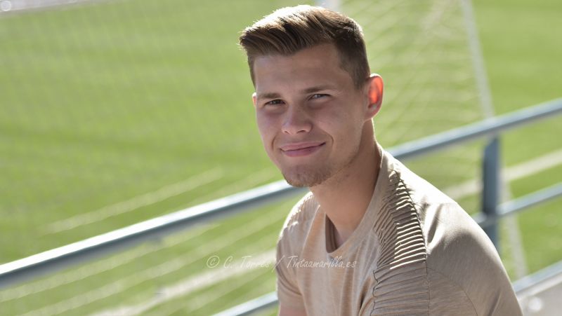 "Te da alas saber que el técnico de la UD está pendiente del filial"