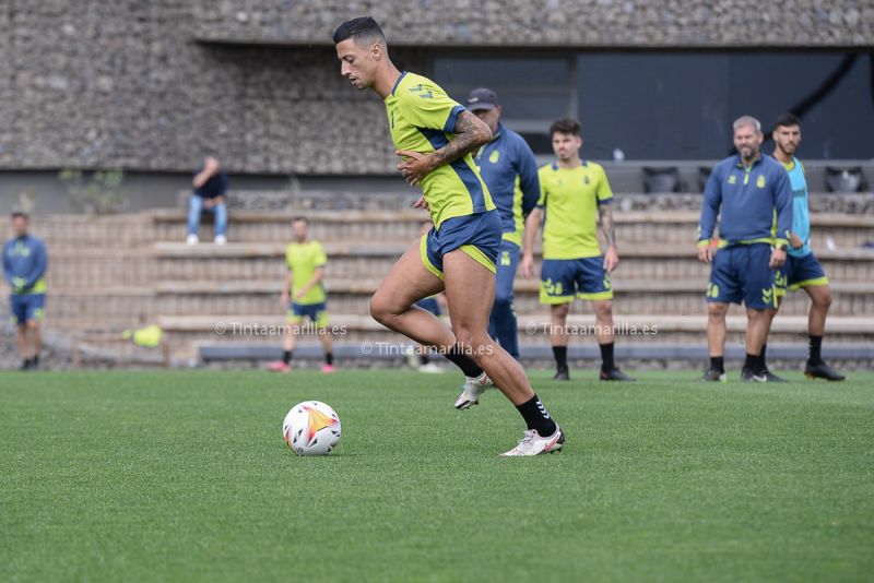 Un positivo y tres aislamientos en la plantilla de la UD