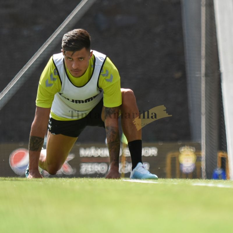 Narváez, alta; Viera, sin permiso del club chino