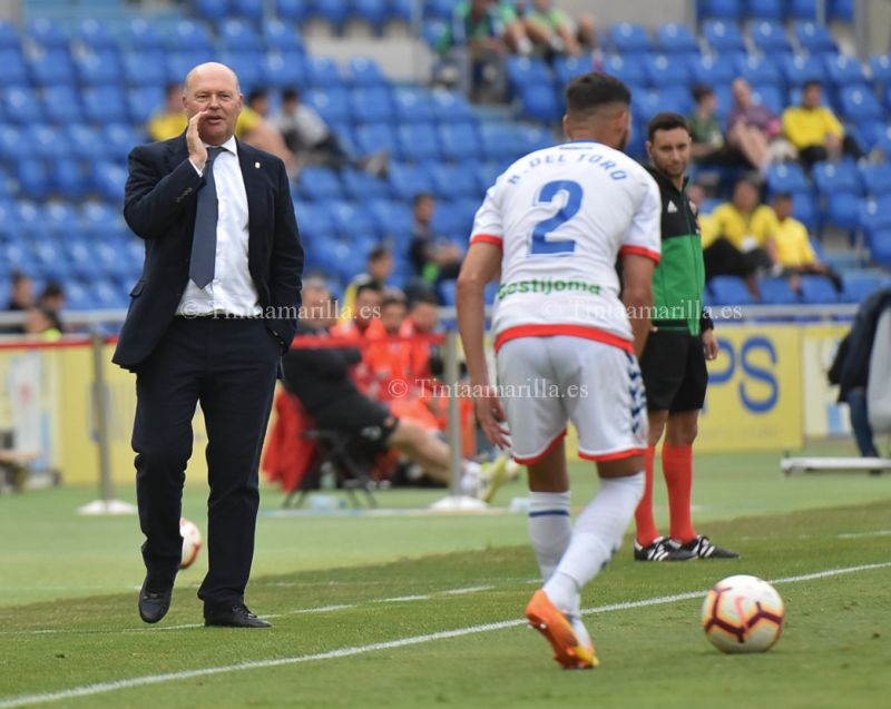 Pepe Mel susurra a Benito Ramírez