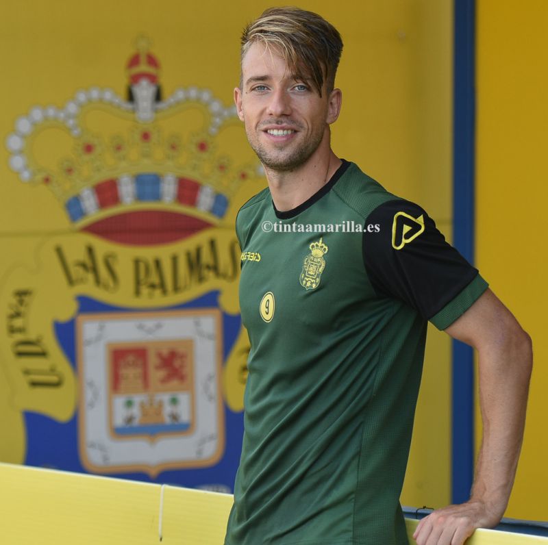 Rober Núñez, el ariete que busca las huellas de Fernando Torres