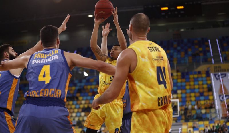 91-90: Apasionada defensa del liderato 