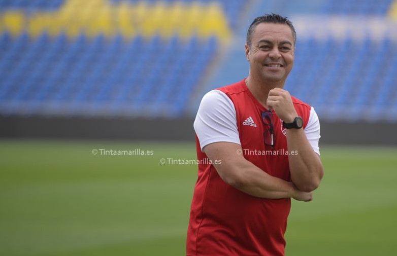 Tino Déniz asume el mando en el Femarguín