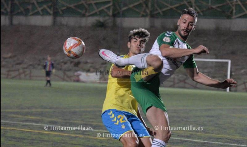 Javi Trujillo abandona el Villa por motivos laborales