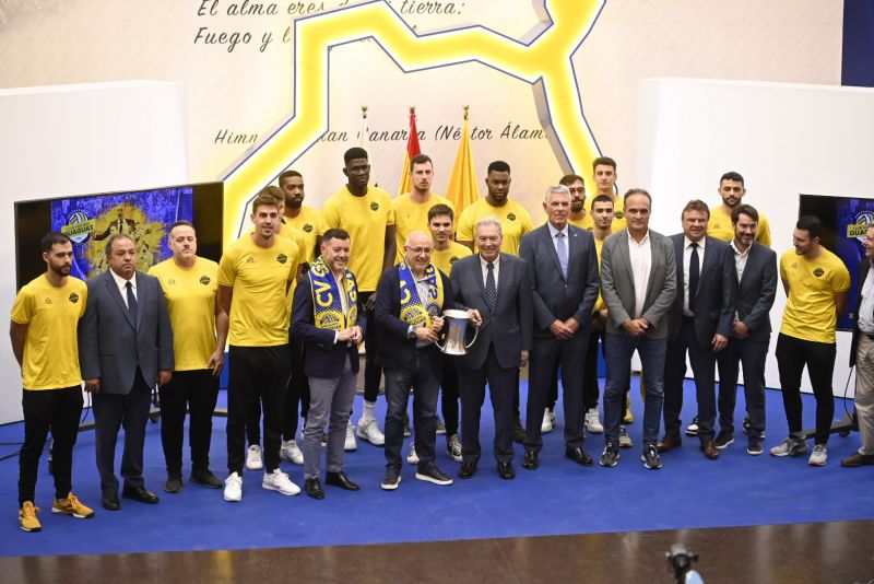 La octava Copa del Guaguas se 'pasea' por las instituciones