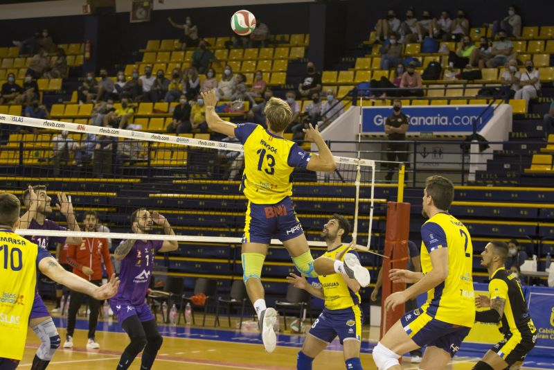 3-0: El Guaguas gana con público al Manacor