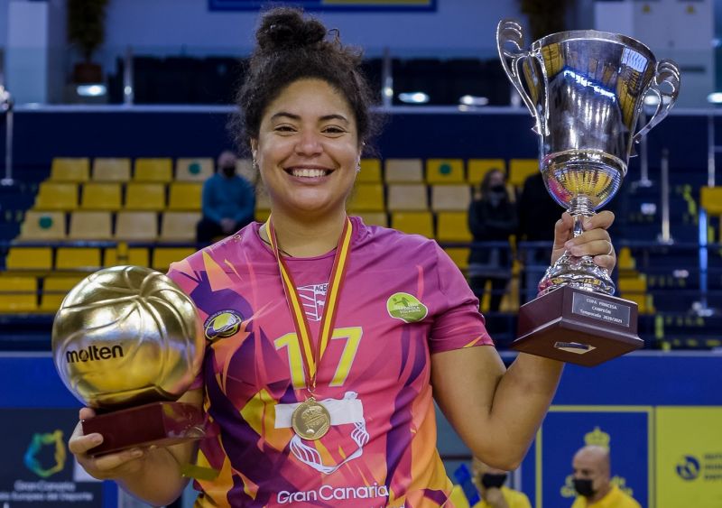 Naomi Santos, radiante MVP de la Copa