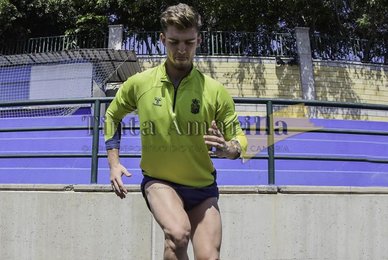 Javi y el portero Cendón, convocados para Oviedo