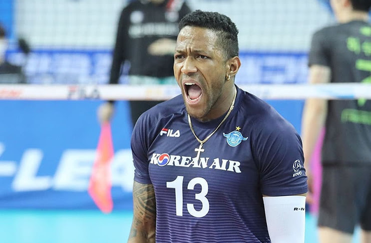 El Guaguas tira la casa por la ventana y firma a Yosvany Hernández