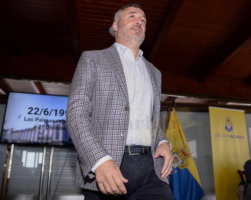 Ramírez admite que la cantidad que ofrece el AEK por Araujo es "muy pequeña"
