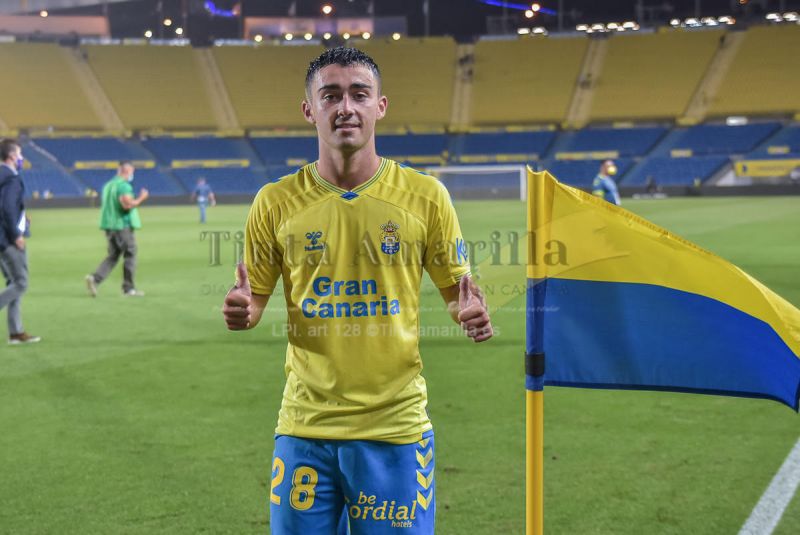 "Cardona y Moleiro pasan a tener ficha profesional"