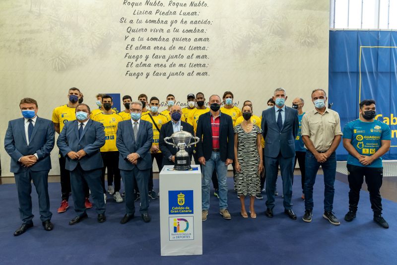 Los supercampeones pasan por la Casa Palacio