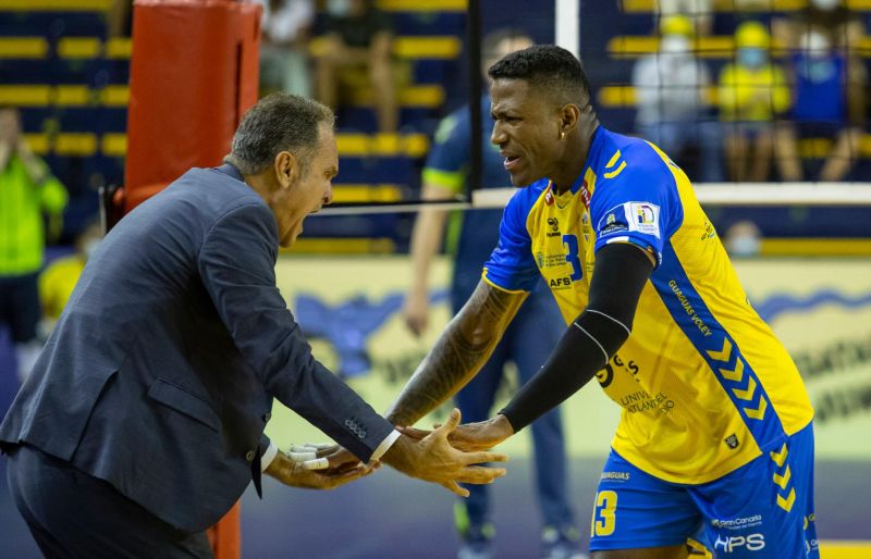 "Aún tenemos que cerrar el pase en Bulgaria"