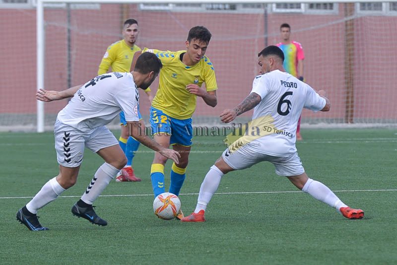 0-2: Las Palmas C jugó a la pelota; el Tenisca, al fútbol