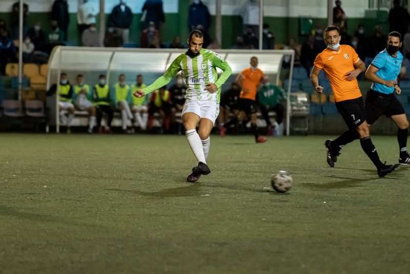 Maspalomas y Estrella siguen al frente de los grupos