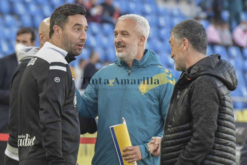 Dos partidos al técnico asistente de García Pimienta por sus protestas