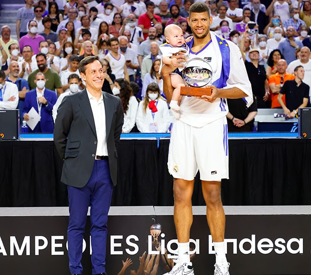 El nuevo MVP y su bebé