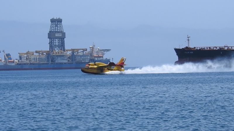 El incendio obliga a aplazar la regata de botes