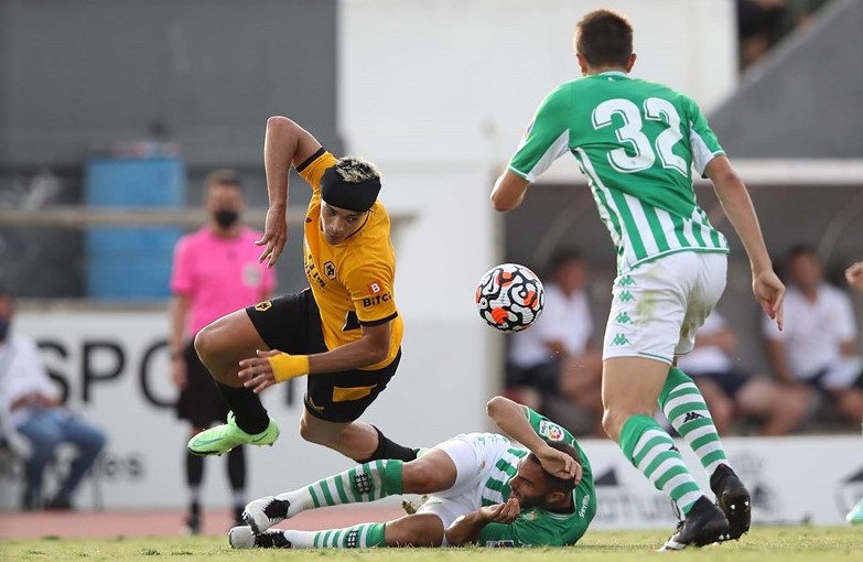 Wolverhampton gana al Betis antes de cruzarse con la UD