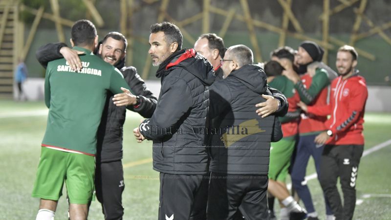Ángel López no seguirá como técnico del Villa en 2024-25